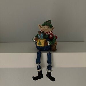 Elf shelf sitter